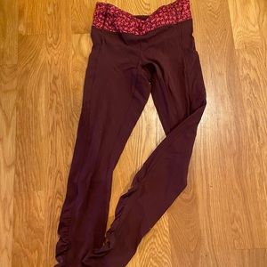 Lululemon maroon 28” pant with ruching at bottom